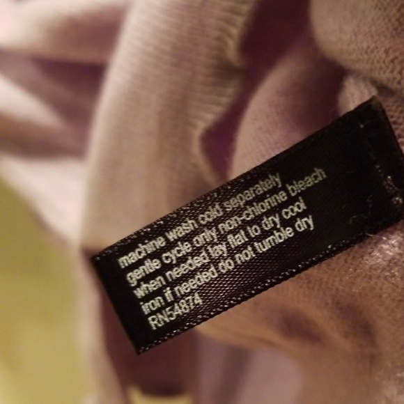 The Limited V neck top - Picture 5 of 6